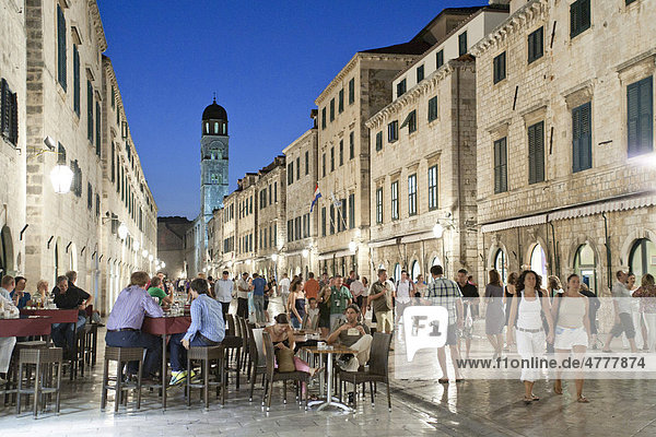 Flaniermeile von Stradun  abends  Altstadt von Dubrovnik  Süddalmatien  Dalmatien  Adriaküste  Kroatien  Europa