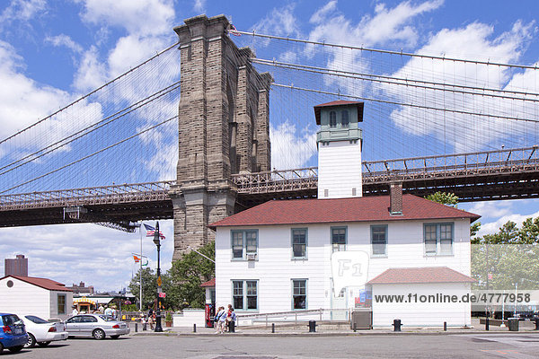 Brooklyn Bridge  Brooklyn  New York City  USA