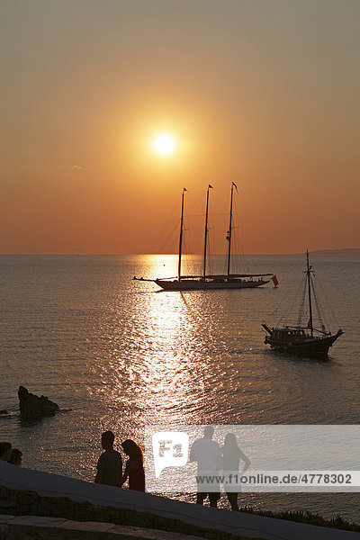 Sonnenuntergang im Hafen  Mykonos Stadt  Insel Mykonos  Ägäis  Griechenland  Europa