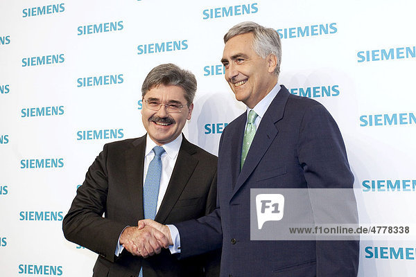Peter Löscher  rechts  Vorstandsvorsitzender der Siemens AG  und Jo Kaeser  links  Finanzvorstand  Vorstand Finanzen  während der Bilanzpressekonferenz am 11.11.2010 in München  Bayern  Deutschland  Europa