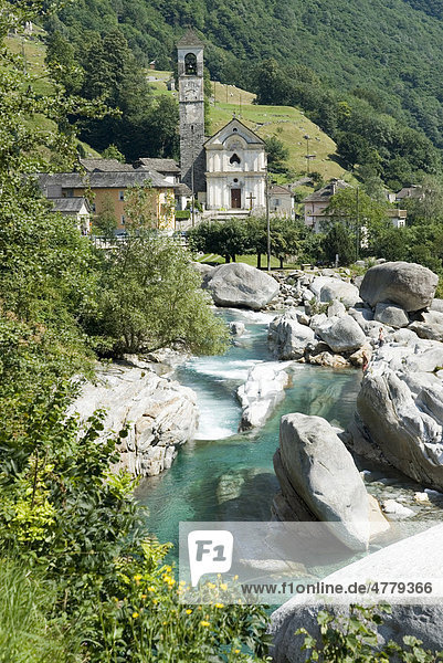 Pfarrkirche Madonna degli Angeli Lavertezzo in Tessin Schweiz Europa