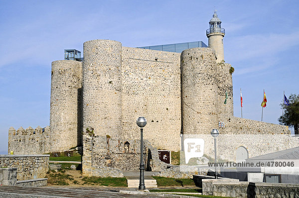 Santa Ana  Festung  Leuchtturm  Castro Urdiales  Golf von Biskaya  Cantabria  Kantabrien  Spanien  Europa