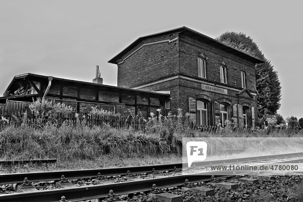 Der stillgelegte Bahnhof Blankenfelde im Norden von Berlin  Deutschland  Europa