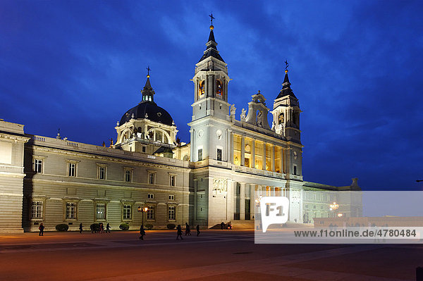 Santa MarÌa la Real de La Almudena  Kathedrale  Madrid  Spanien  Europa