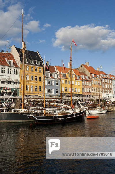 Nyhavn  Kneipenviertel am Hafenkanal  Kopenhagen  Dänemark  Europa