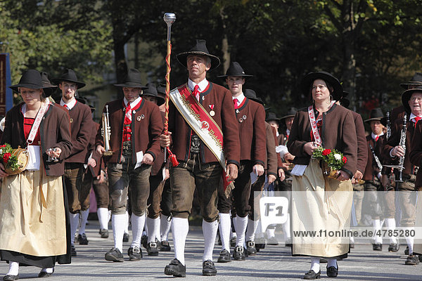 Conductor and sutlers of the Walchsee band from Tyrol  Austria  Costume and Riflemen's Procession for the Oktoberfest  Munich  Upper Bavaria  Bavaria  Germany  Europe