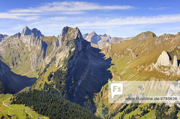 Blick vom Furgglenfirst zum Altmann und Säntis in den Appenzeller Alpen  Kanton Appenzell-Innerrhoden  Schweiz  Europa