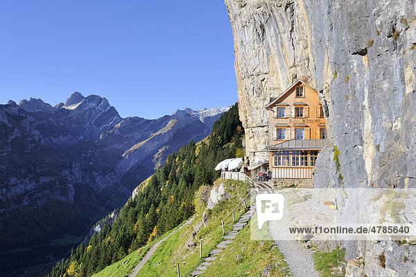 Das Berggasthaus Äscher bei den Wildkirchli-Höhlen unter der Ebenalp  Kanton Appenzell Innerrhoden  Schweiz  Europa