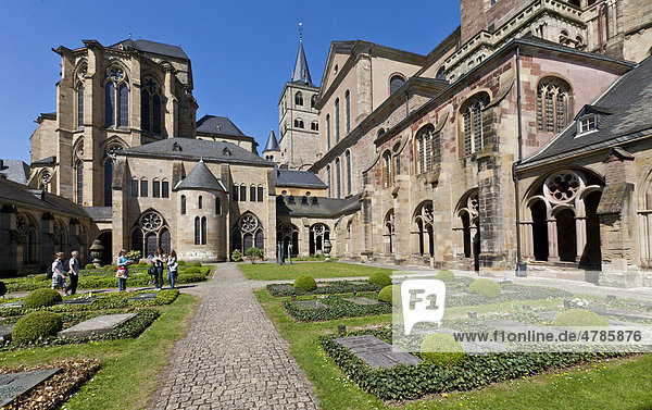 Cathedral of Trier and Liebfrauenkirche church  Trier  Rhineland-Palatinate  Germany  Europe