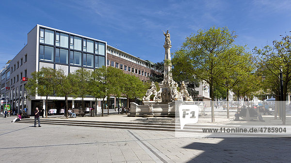 Sankt Georgsbrunnen fountain  Kornmarkt square  Trier  Rhineland-Palatinate  Germany  Europe