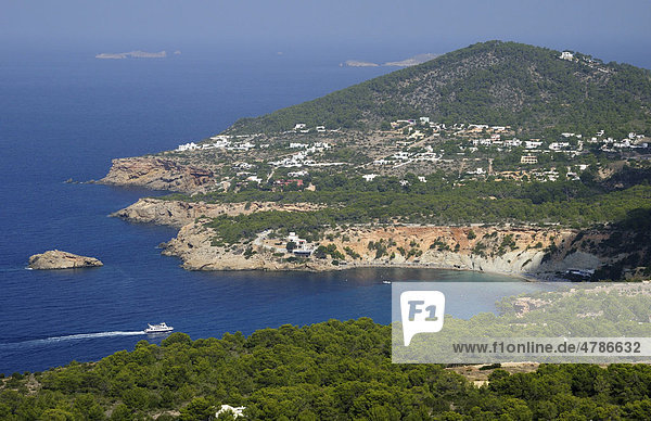 Küste bei Mirador del Savinar Ibiza Pityusen Balearen Spanien Europa