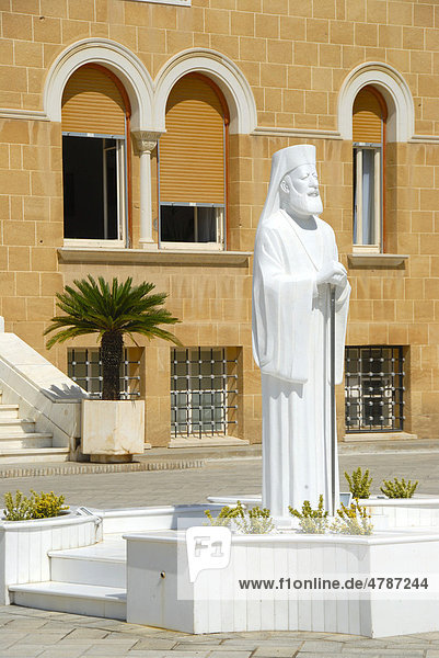 New statue  white marble  Archbishop and President Makarios III  Archbishop's Palace  Nicosia  Lefkosia  Southern Cyprus  Republic of Cyprus  Mediterranean Sea  Europe