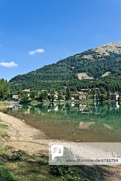 See Lago Sirino  Val d'Agri  Lagonegrese  Parco Nazionale dell'Appennino Lucano Nationalpark  Italien  Europa