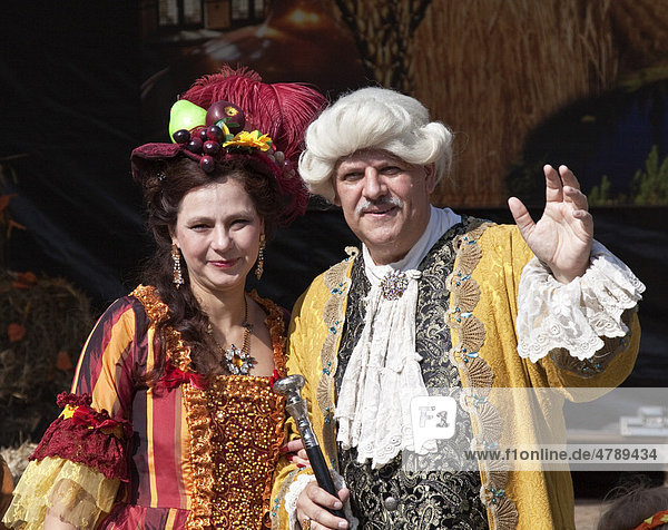 Harvest Queen  and Old Fritz wearing Baroque costumes at the harvest festival  Harvest Thanksgiving in Marzahn  Berlin  Germany  Europe