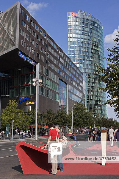 Der am 10. September 2010 in Berlin eröffnete Boulevard der Stars  hinten das Sony Center und das Hochhaus der DB Deutsche Bahn  Potsdamer Platz  Berlin  Deutschland  Europa