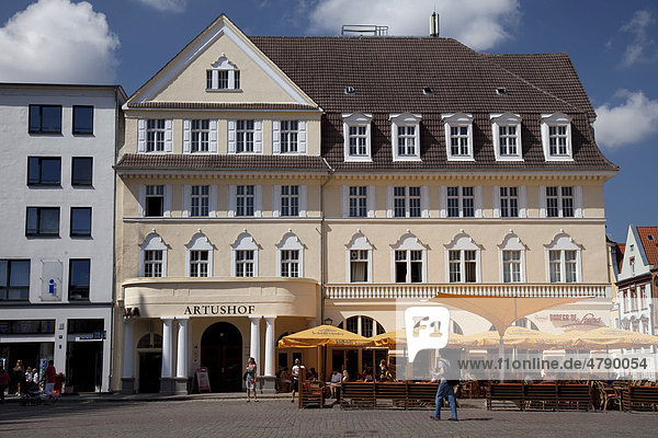 Artushof  Restaurant  Alter Markt  Stralsund  Unesco Weltkulturerbestätte  Mecklenburg-Vorpommern  Deutschland  Europa