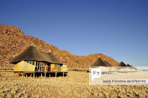 Bungalows der Sossus Dune Lodge nahe Sesriem  Namib-Wüste  Namib Naukluft Park  Namibia  Afrika