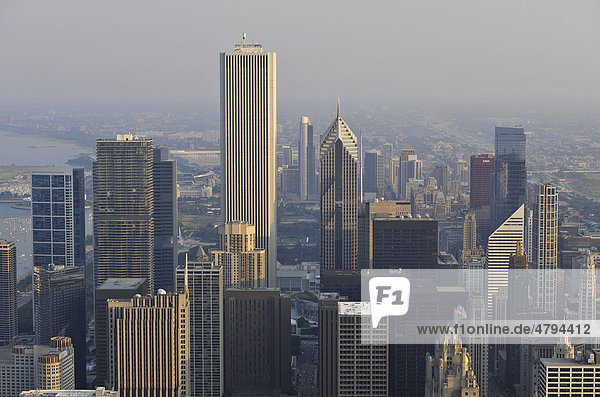 Blick auf Two Prudential Plaza  Aon Center  Tribune Tower  Wrigley Building Wolkenkratzer  Chicago  Illinois  Vereinigte Staaten von Amerika  USA