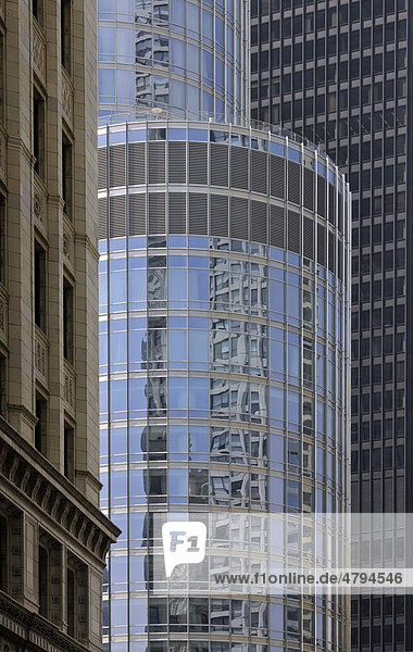 Wrigley Building  330 North Wabash  ehemals IBM Building  Trump International Tower  River Loop  Chicago  Illinois  Vereinigte Staaten von Amerika  USA