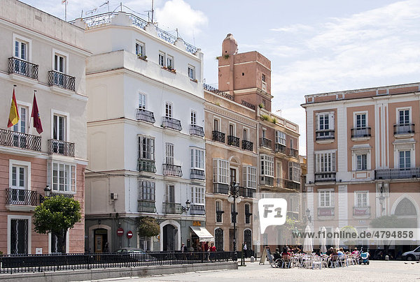 Plaza de San Antonio in der andalusischen Hafenstadt Cadiz  Spanien  Europa