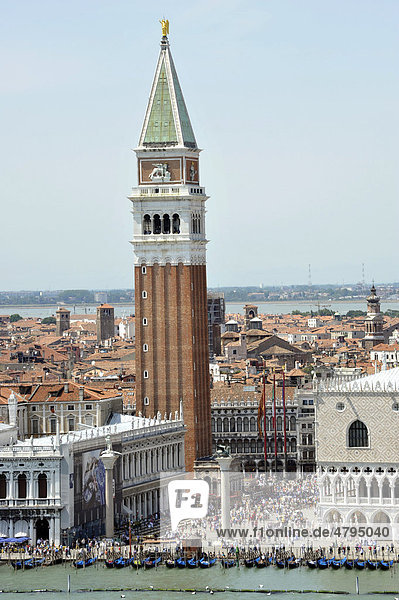 Markusturm  Campanile  Museo Archeologico und Dogenpalast  Markusplatz  Piazza San Marco  Venezia  Venedig  Italien  Europa
