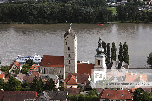 Kirchtürme von Frauenbergkirche und Pfarrkirche St Nikolaus  Stein an der Donau  Wachau  Waldviertel  Niederösterreich  Österreich  Europa