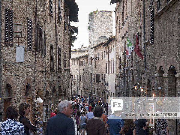 Medieval city center with dynasty towers in the back  San Gimignano  Tuscany  Italy  Europe