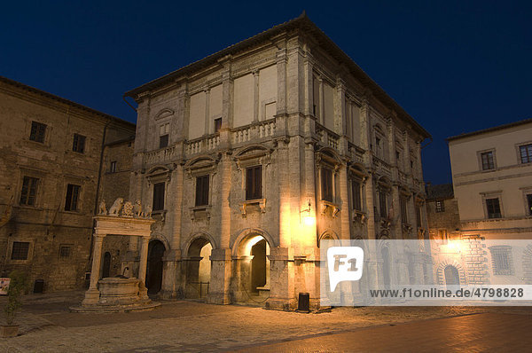 Palazzo Tarugi  Piazza Grande  Montepulciano  Val d'Orcia  Provinz Siena  Toskana  Italien  Europa