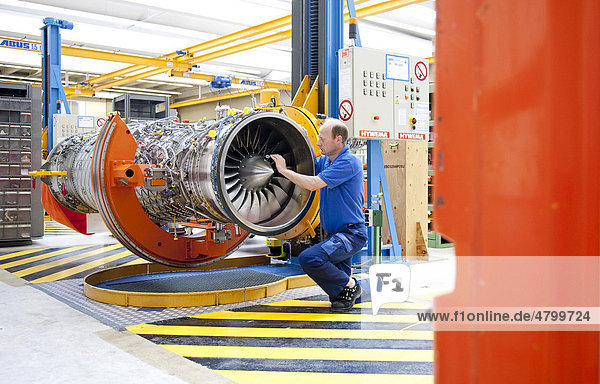 Triebwerkbau bei der MTU Aero Engines  Produktion des Eurofighter-Triebwerks  München  Bayern  Deutschland  Europa