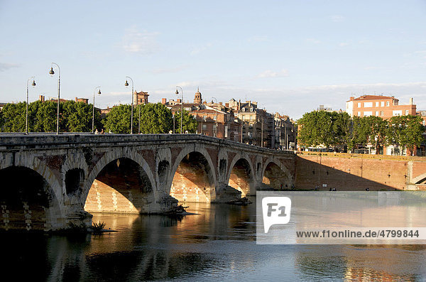 Pont Neuf  neue Brücke  über die Garonne  Toulouse  Frankreich  Europa