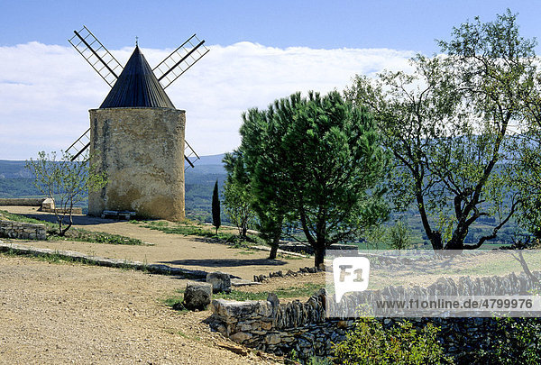 Windmühle  Saint Saturnin les Apt  Luberon  Frankreich  Europa