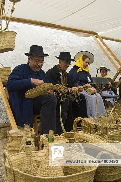 Handwerker bei einer Handwerksmesse  Ibiza  Spanien  Europa