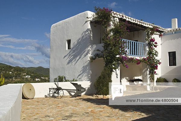 Typisches Landhaus auf Ibiza  heute ein ethnologisches Museum  Ibiza  Spanien  Europa
