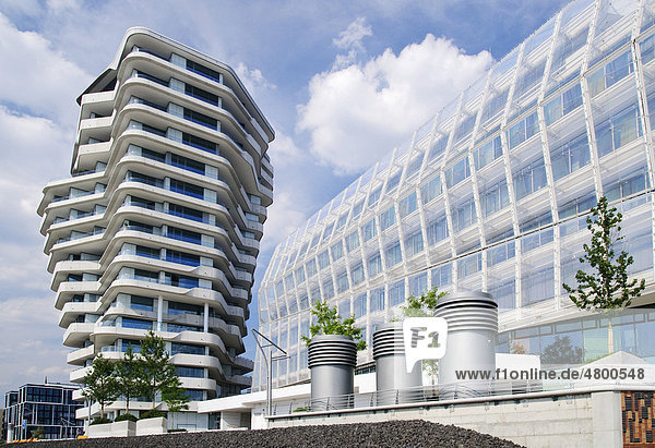 Moderne Wohngebäude und Bürogebäude  Marco Polo Tower und Deutschlandzentrale von Unilever in der Hafencity  Hamburg  Deutschland  Europa