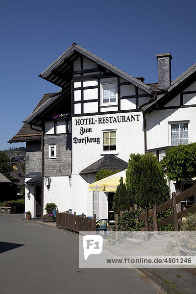 Hotel und Restaurant Zum Dorfkrug  Züschen  Winterberg  Sauerland  Nordrhein-Westfalen  Deutschland  Europa