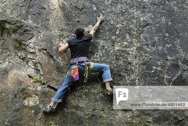 Kletterer  Cheddar Gorge Schlucht  Cheddar  Somerset  England  Großbritannien  Europa