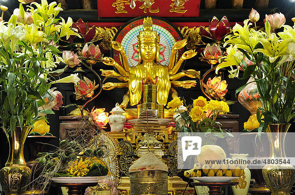 Altar in der Ein-Säulen-Pagode  Hanoi  Vietnam  Südostasien