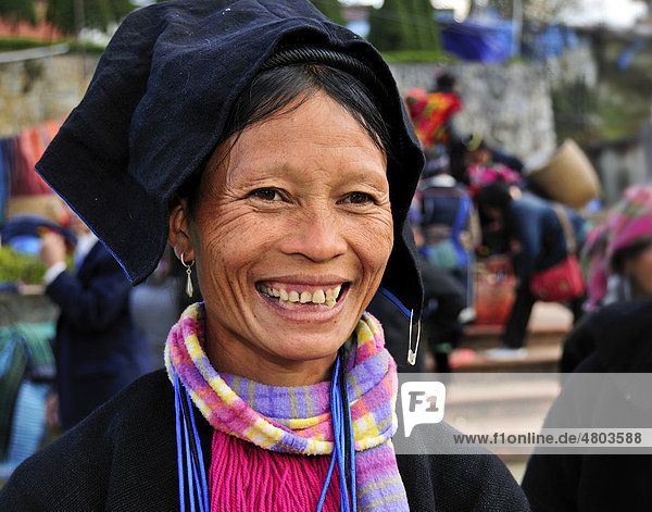 Woman from the Black Hmong ethnic minority group at the market of Sapa or Sa Pa  northern Vietnam  Vietnam  Asia