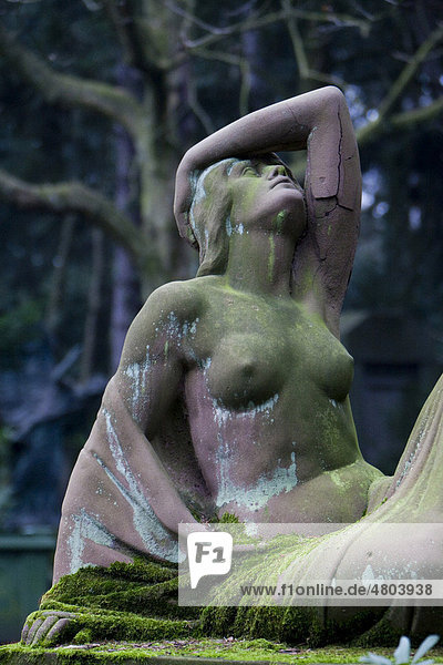 Old cemetery  tomb  erotic statue  nude  woman