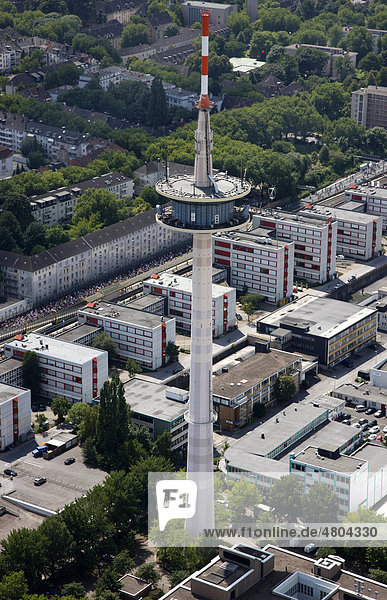 Fernmeldeturm der Telekom mit Antenne für digitales Fernsehen  ETEC Innovationszentrum  Essen  Nordrhein-Westfalen  Deutschland  Europa