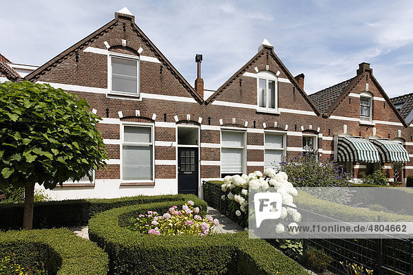 Typische Einfamilienhäuser an der Nordsingel  Middelburg  Walcheren  Provinz Zeeland  Niederlande  Benelux  Europa