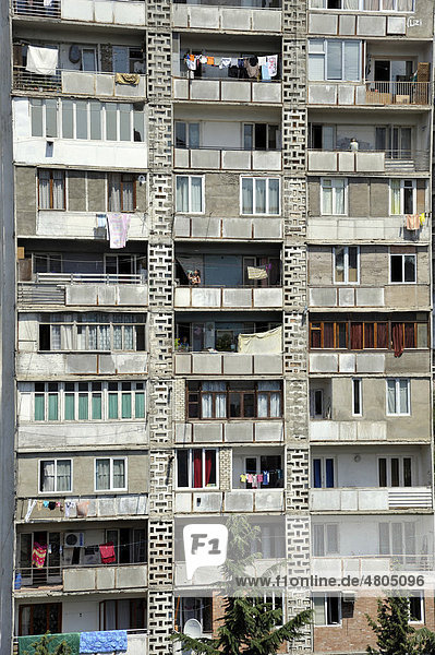 Hochhaus in einem Wohngebiet  Stadtteil Saburtalo  Tiflis  Georgien  Vorderasien