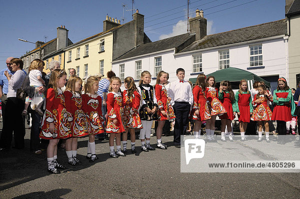 Children in traditional costume with Neo-Celtic motives for an event with Irish dancing at the town fair  Birr  Offaly  Midlands  Republic of Ireland  Europe