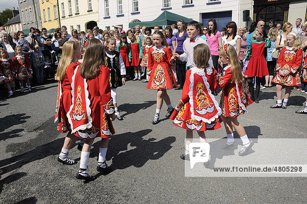 Children in traditional costume with Neo-Celtic motives for an event with Irish dancing at the town fair  Birr  Offaly  Midlands  Republic of Ireland  Europe