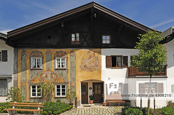 Lüftlmalerei  1764 von Franz Karner  an einem alten Bauernhaus  Im Gries  Goethestraße 28  Mittenwald  Oberbayern  Bayern  Deutschland  Europa