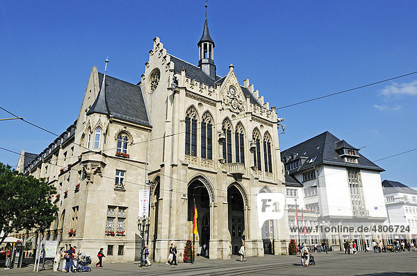 Erfurter Rathaus im Baustil der Neugotik  Fischmarkt  Erfurt  Thüringen  Deutschland  Europa