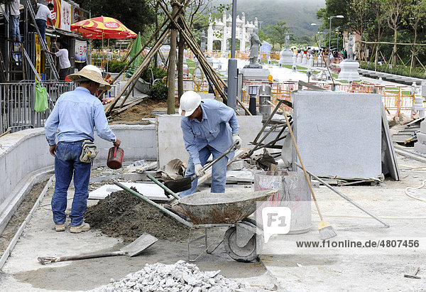 Bauarbeiter beim Straßenbau  Hong Kong  China  Asien