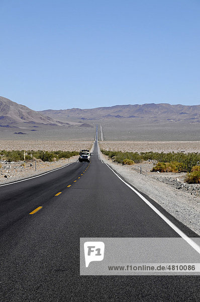 Landesstraße 178 im Tal des Todes  Death Valley Nationalpark  Kalifornien  USA  Nordamerika
