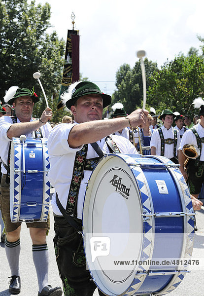 Drummers at the parade to the Loisachgau folklore festival  Neufahrn  Upper Bavaria  Bavaria  Germany  Europe