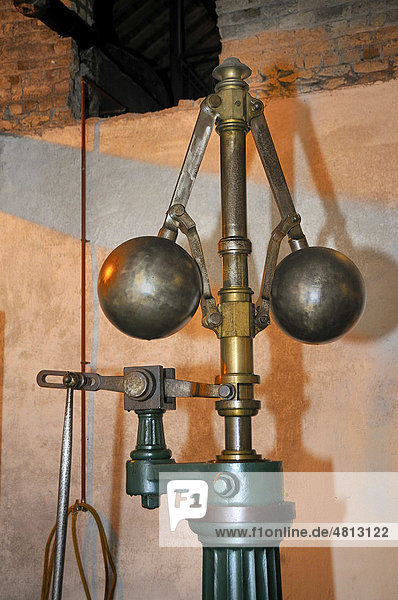 Fliehkraftregler 1880 Dampfmaschine von Glasgow Reserve-Antrieb Torfheizung Locke's Distillery älteste lizenzierte Whiskey-Destillerie weltweit Kilbeggan Westmeath Midlands Irland Europa